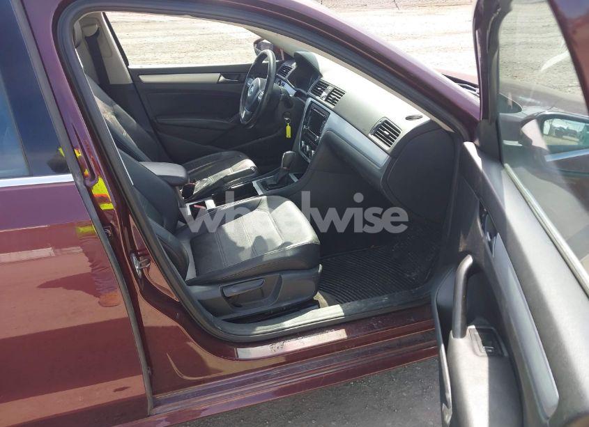 Photo 5 of 2012 Volkswagen Passat 2.5L SE (VIN 1VWBP7A3XCC054072)