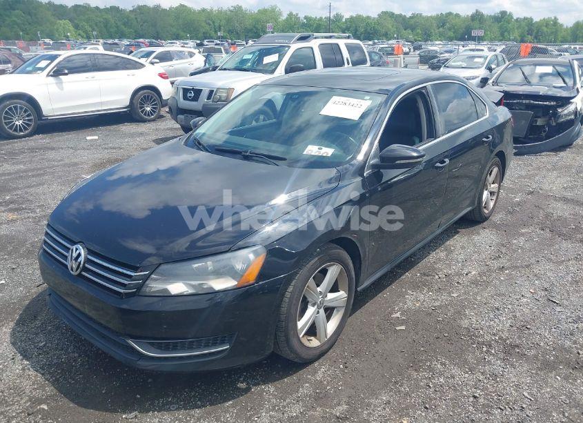 Photo 2 of 2012 Volkswagen Passat 2.5L SE (VIN 1VWBP7A3XCC070451)