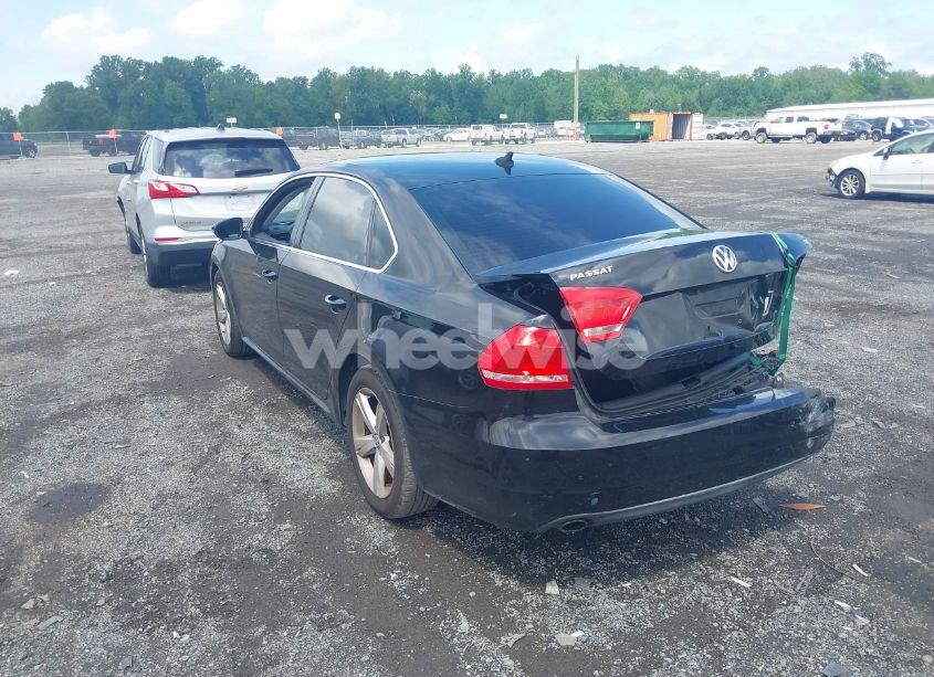 Photo 3 of 2012 Volkswagen Passat 2.5L SE (VIN 1VWBP7A3XCC070451)