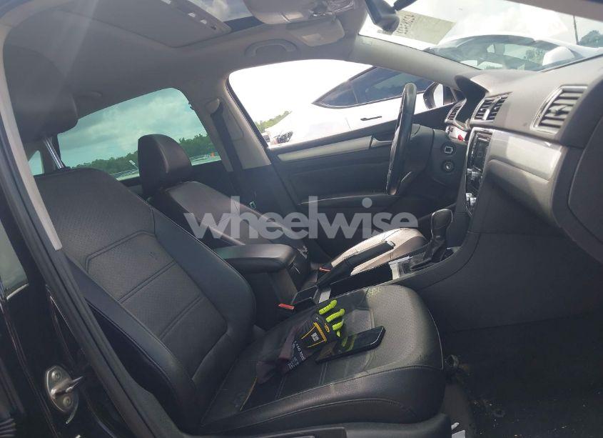 Photo 5 of 2012 Volkswagen Passat 2.5L SE (VIN 1VWBP7A3XCC070451)