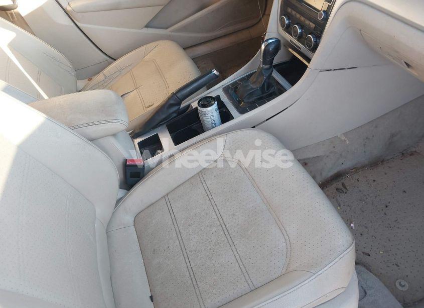 Photo 5 of 2012 Volkswagen Passat 2.5L SE (VIN 1VWBP7A3XCC077531)