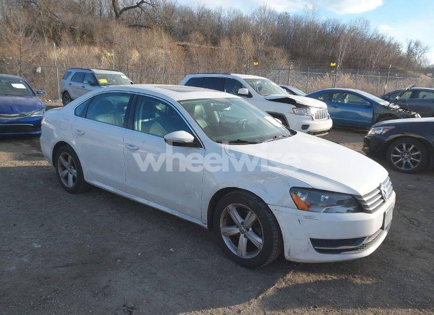 2012 Volkswagen Passat 2.5L SE (VIN 1VWBP7A3XCC084978) main photo