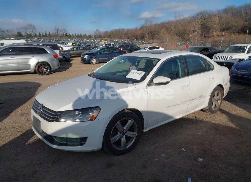 Photo 2 of 2012 Volkswagen Passat 2.5L SE (VIN 1VWBP7A3XCC084978)