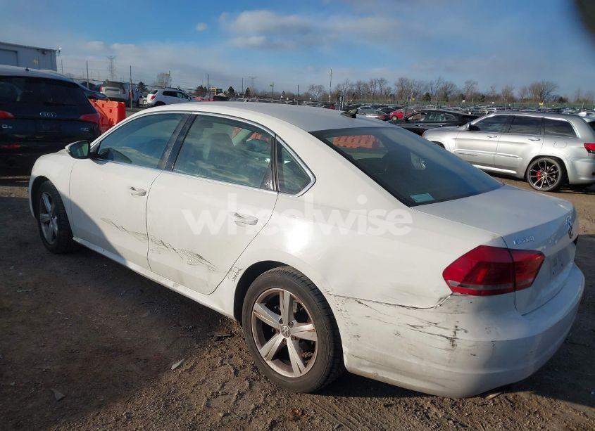 Photo 3 of 2012 Volkswagen Passat 2.5L SE (VIN 1VWBP7A3XCC084978)