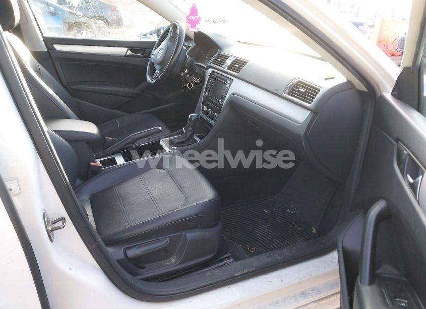 Photo 5 of 2012 Volkswagen Passat 2.5L SE (VIN 1VWBP7A3XCC084978)