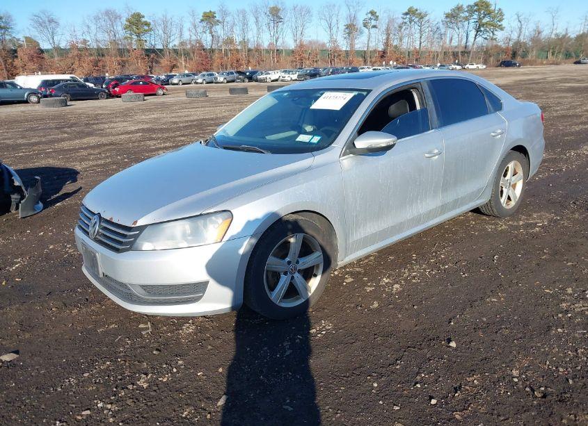 Photo 2 of 2012 Volkswagen Passat 2.5L SE (VIN 1VWBP7A3XCC095222)