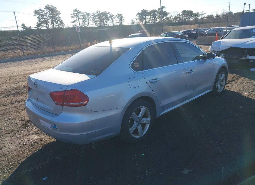 Photo 4 of 2012 Volkswagen Passat 2.5L SE (VIN 1VWBP7A3XCC095222)