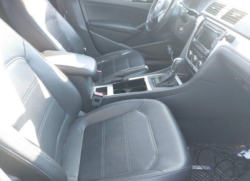 Photo 5 of 2012 Volkswagen Passat 2.5L SE (VIN 1VWBP7A3XCC095222)