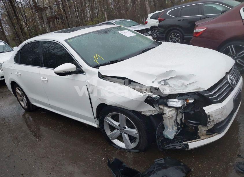 2012 Volkswagen Passat 2.5L SE (VIN 1VWBP7A3XCC097665) main photo