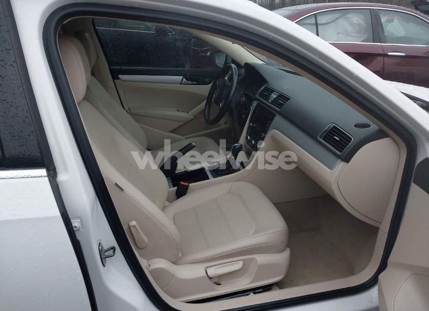 Photo 5 of 2012 Volkswagen Passat 2.5L SE (VIN 1VWBP7A3XCC097665)