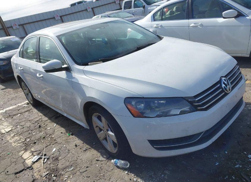 2013 Volkswagen Passat 2.5L SE (VIN 1VWBP7A3XDC009974) main photo