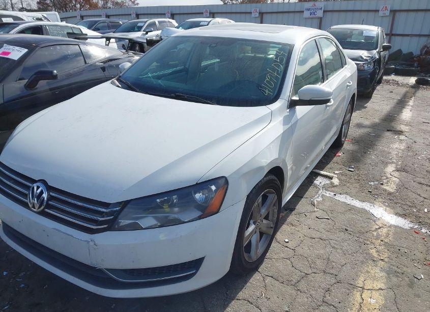 Photo 2 of 2013 Volkswagen Passat 2.5L SE (VIN 1VWBP7A3XDC009974)