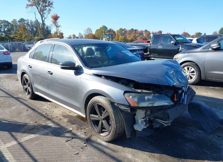 2013 Volkswagen Passat 2.5L SE (VIN 1VWBP7A3XDC011692) main photo