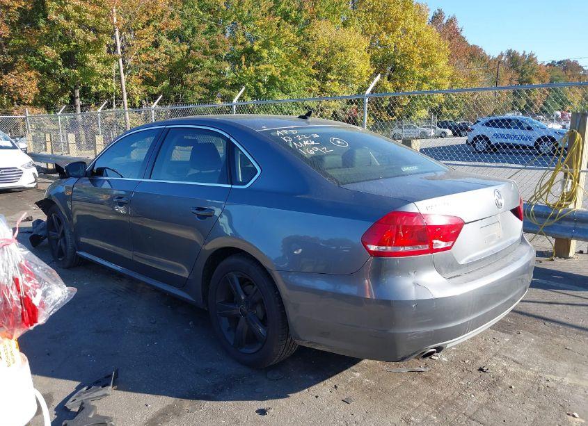 Photo 3 of 2013 Volkswagen Passat 2.5L SE (VIN 1VWBP7A3XDC011692)
