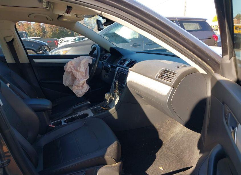 Photo 5 of 2013 Volkswagen Passat 2.5L SE (VIN 1VWBP7A3XDC011692)