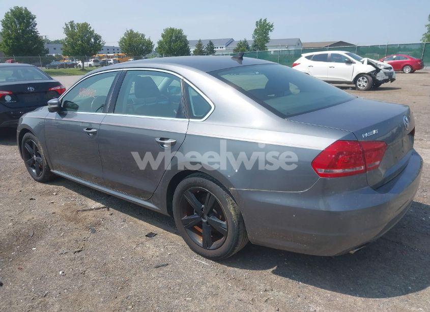 Photo 3 of 2013 Volkswagen Passat 2.5L SE (VIN 1VWBP7A3XDC045535)