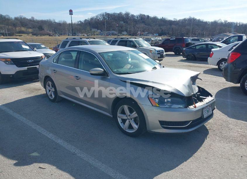 2013 Volkswagen Passat 2.5L SE (VIN 1VWBP7A3XDC049293) main photo