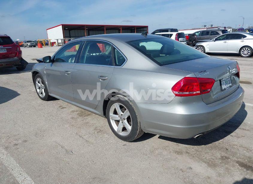 Photo 3 of 2013 Volkswagen Passat 2.5L SE (VIN 1VWBP7A3XDC049293)