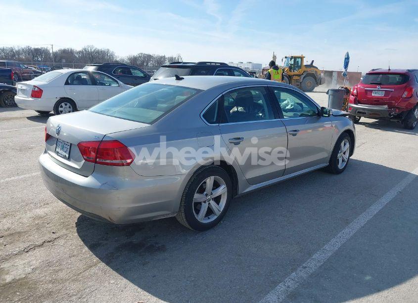 Photo 4 of 2013 Volkswagen Passat 2.5L SE (VIN 1VWBP7A3XDC049293)