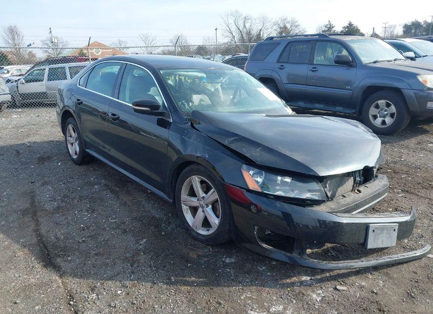 2013 Volkswagen Passat 2.5L SE (VIN 1VWBP7A3XDC051934) main photo