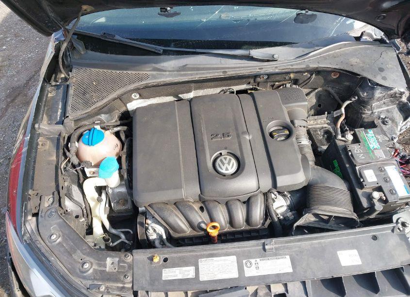 Photo 10 of 2013 Volkswagen Passat 2.5L SE (VIN 1VWBP7A3XDC051934)