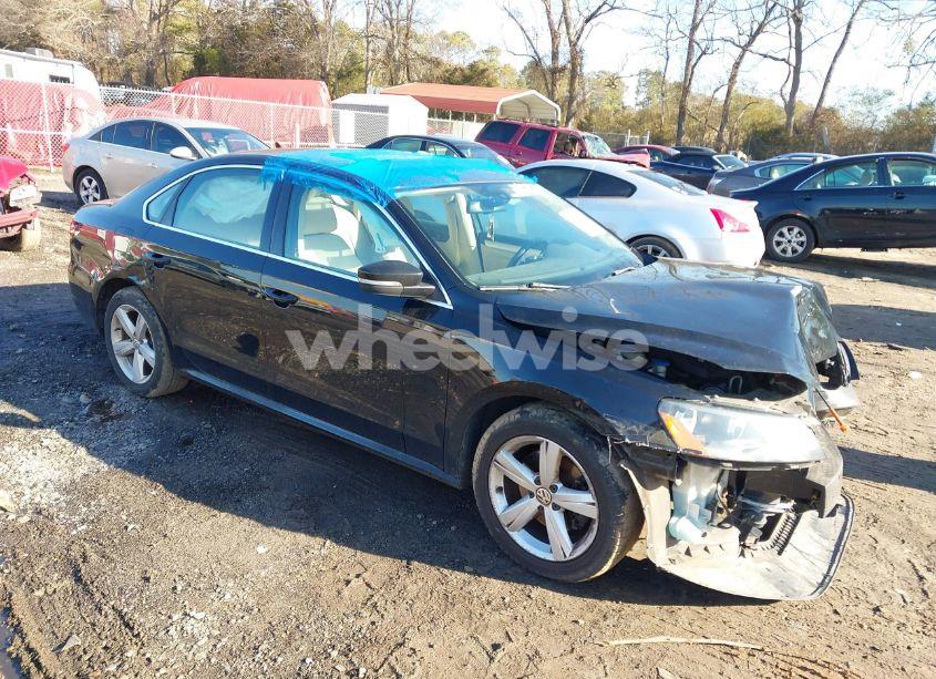 2013 Volkswagen Passat 2.5L SE (VIN 1VWBP7A3XDC094329) main photo