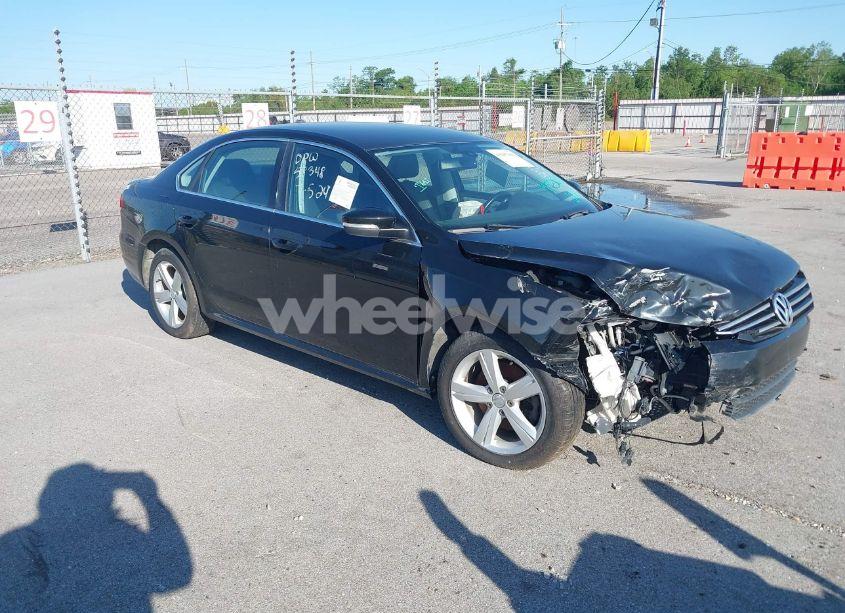 2013 Volkswagen Passat 2.5L SE (VIN 1VWBP7A3XDC113767) main photo