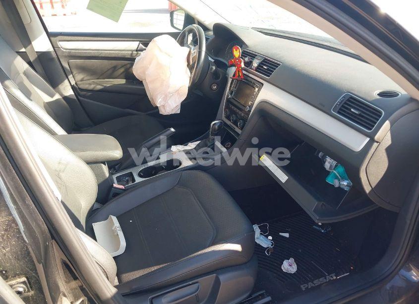 Photo 5 of 2013 Volkswagen Passat 2.5L SE (VIN 1VWBP7A3XDC113767)