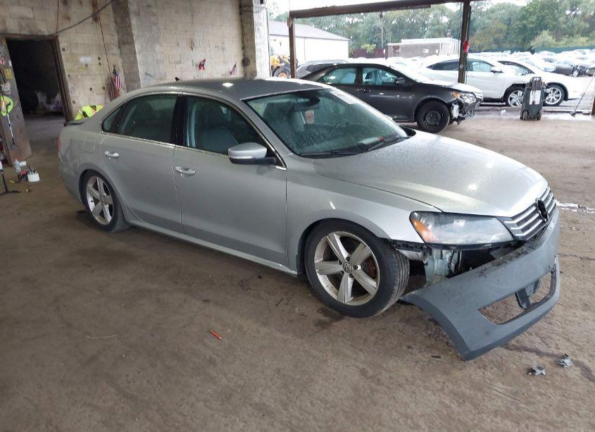 2013 Volkswagen Passat 2.5L SE (VIN 1VWBP7A3XDC120234) main photo