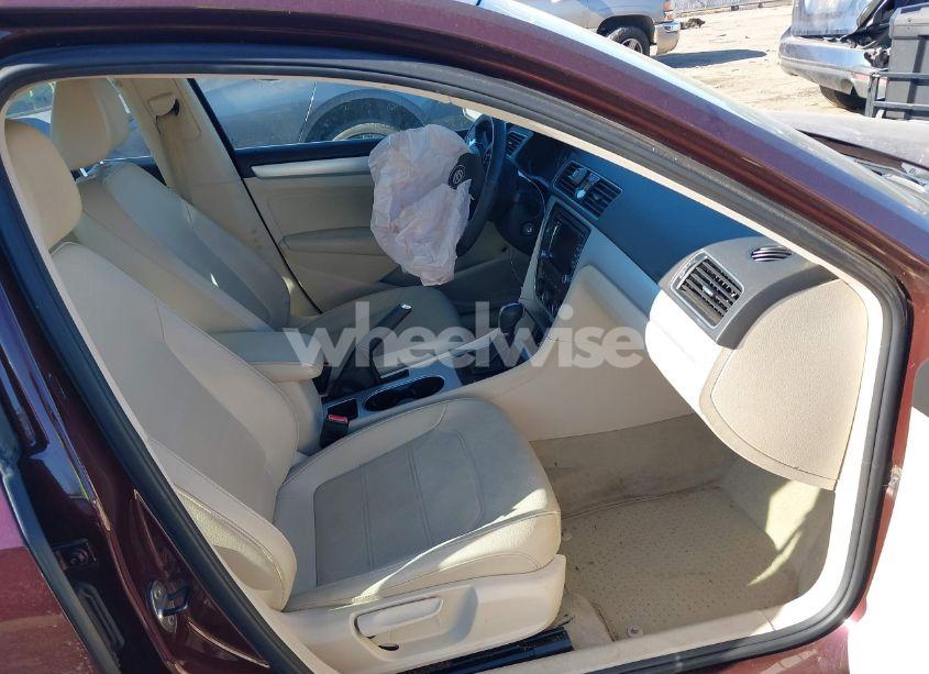 Photo 5 of 2013 Volkswagen Passat 2.5L SE (VIN 1VWBP7A3XDC124106)