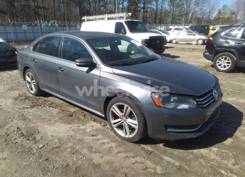 2014 Volkswagen Passat 1.8T SE (VIN 1VWBS7A30EC039064) main photo