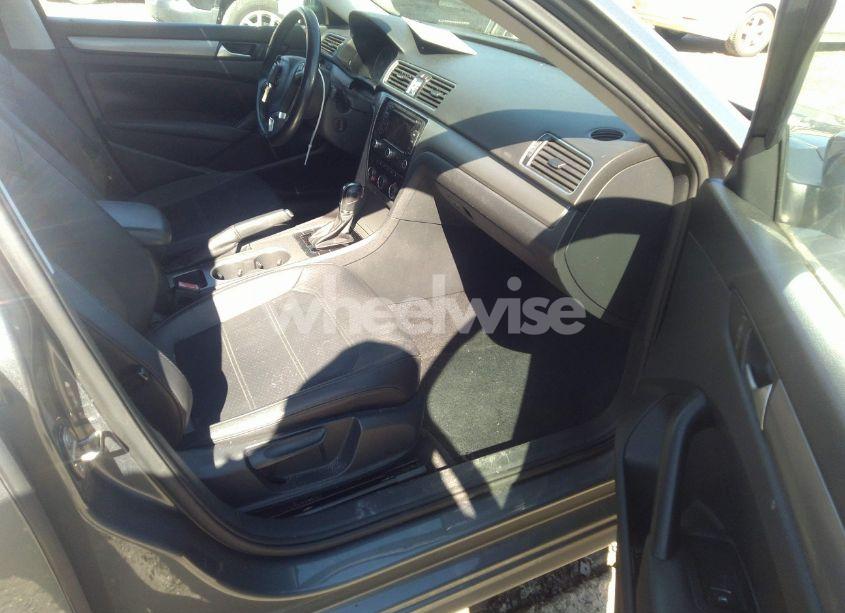 Photo 5 of 2014 Volkswagen Passat 1.8T SE (VIN 1VWBS7A30EC039064)