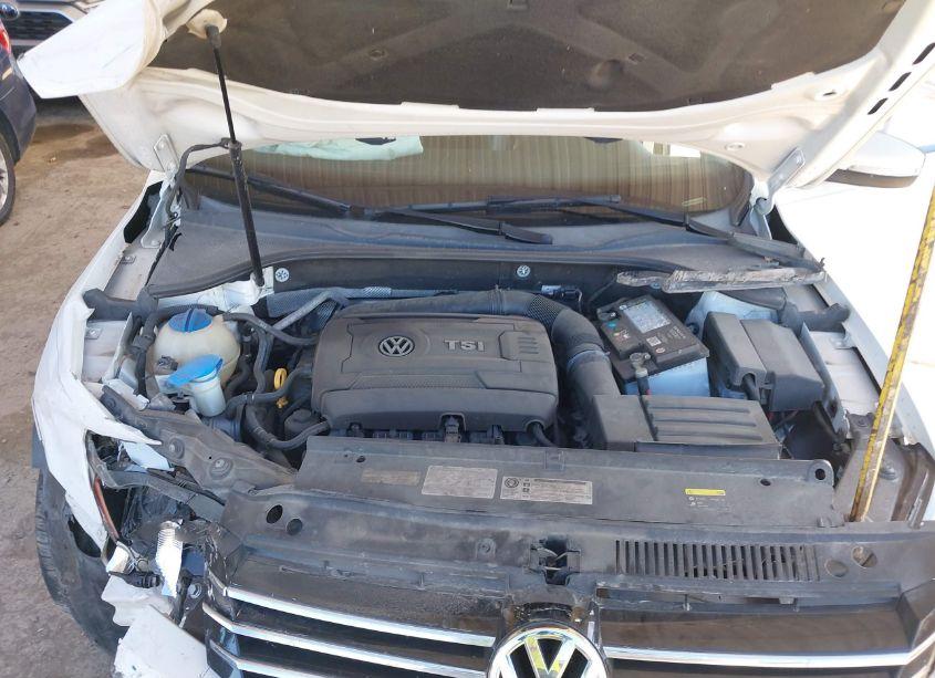 Photo 10 of 2015 Volkswagen Passat 1.8T SE (VIN 1VWBS7A30FC023643)