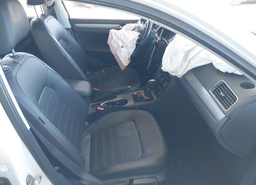 Photo 5 of 2015 Volkswagen Passat 1.8T SE (VIN 1VWBS7A30FC023643)