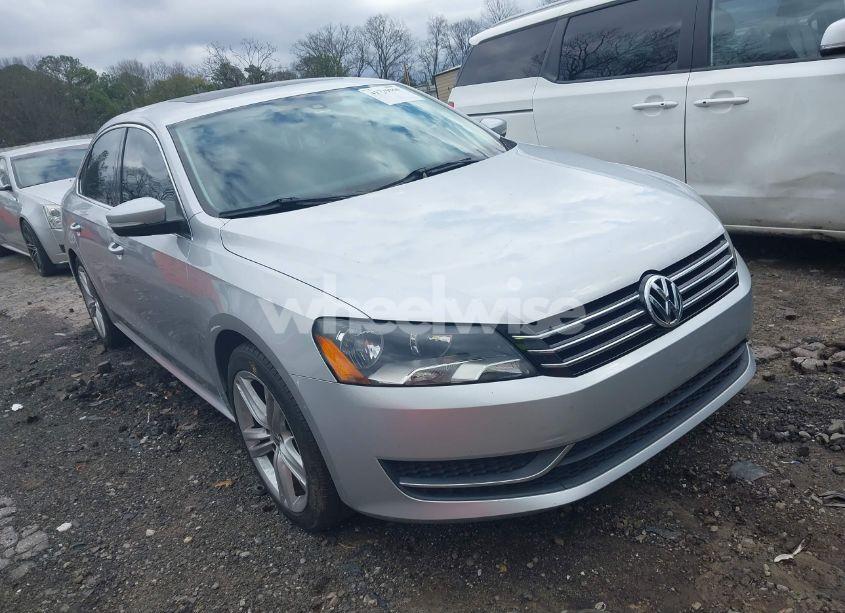 2014 Volkswagen Passat 1.8T SE (VIN 1VWBS7A31EC061154) main photo