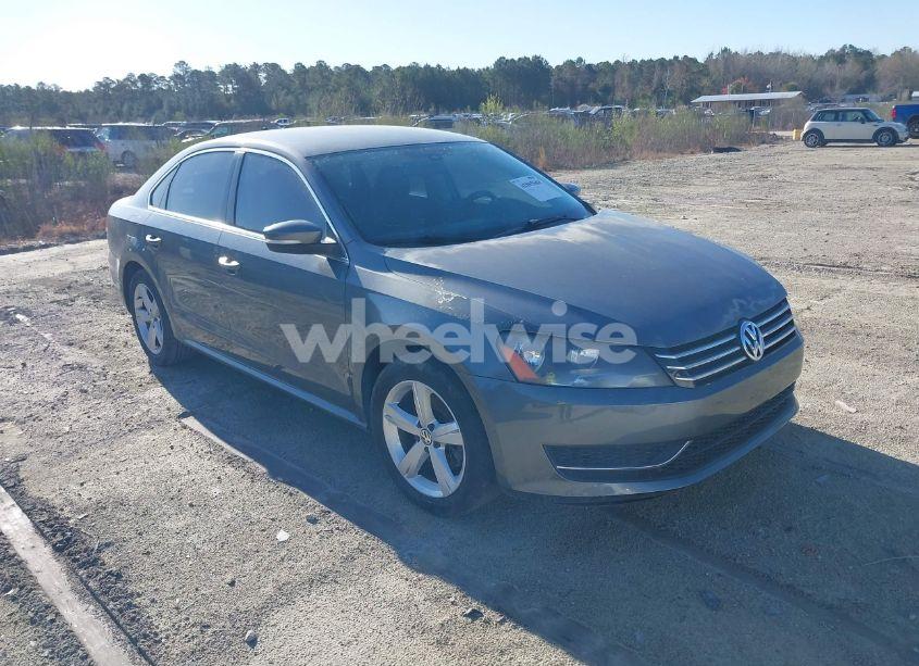 2014 Volkswagen Passat 1.8T SE (VIN 1VWBS7A31EC078858) main photo