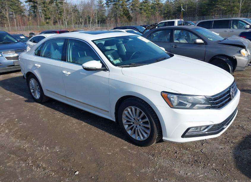 2016 Volkswagen Passat 1.8T SE (VIN 1VWBS7A31GC016170) main photo