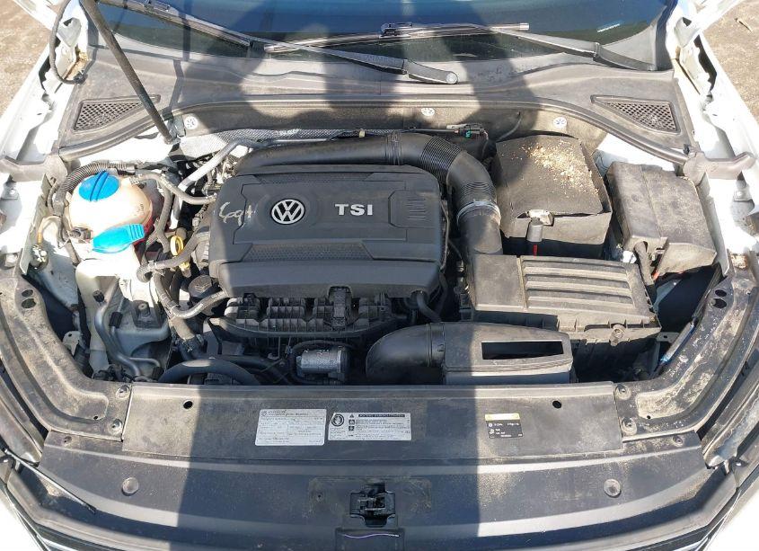 Photo 10 of 2016 Volkswagen Passat 1.8T SE (VIN 1VWBS7A31GC016170)