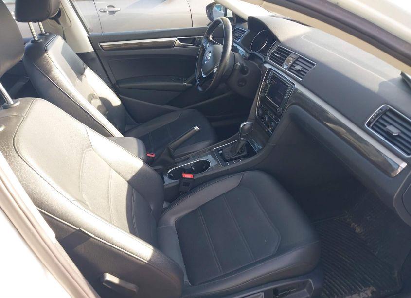 Photo 5 of 2016 Volkswagen Passat 1.8T SE (VIN 1VWBS7A31GC016170)