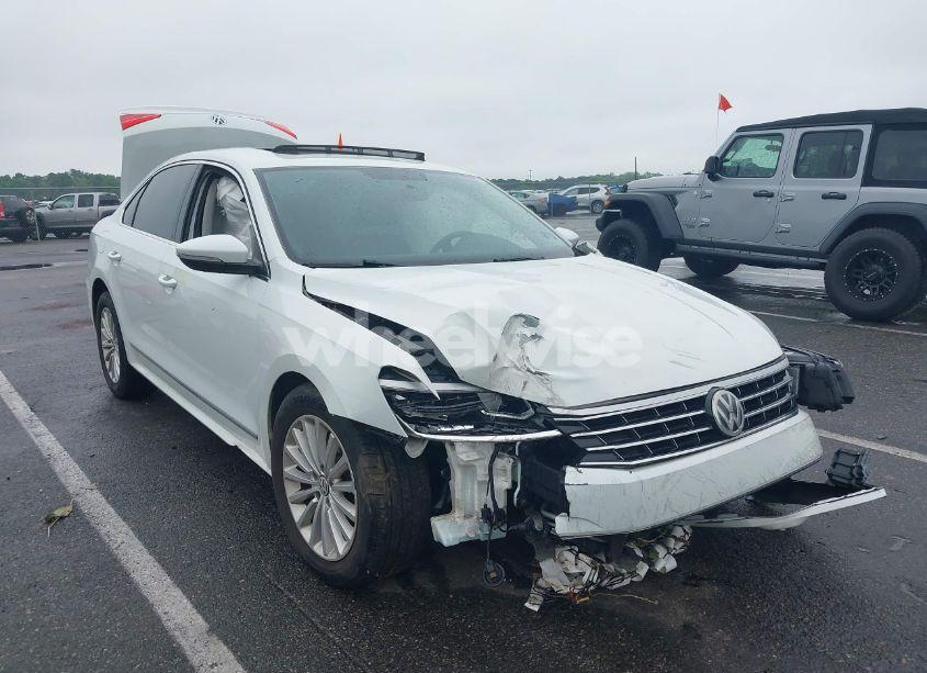 2016 Volkswagen Passat 1.8T SE (VIN 1VWBS7A31GC018050) main photo