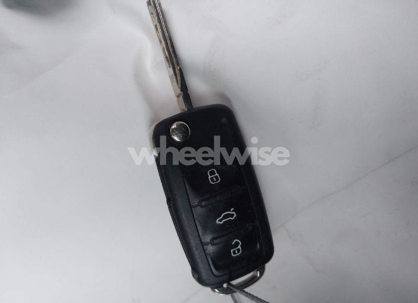 Photo 11 of 2016 Volkswagen Passat 1.8T SE (VIN 1VWBS7A31GC018050)