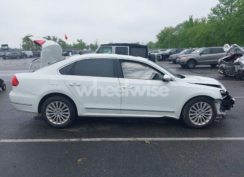Photo 13 of 2016 Volkswagen Passat 1.8T SE (VIN 1VWBS7A31GC018050)
