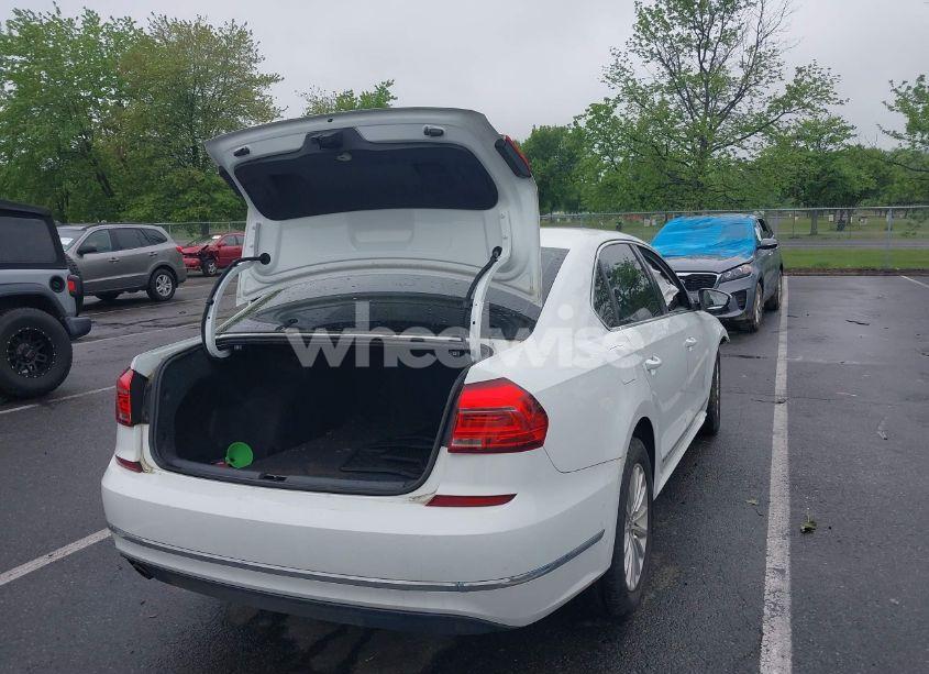 Photo 4 of 2016 Volkswagen Passat 1.8T SE (VIN 1VWBS7A31GC018050)