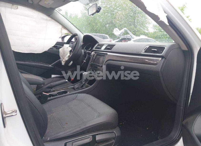 Photo 5 of 2016 Volkswagen Passat 1.8T SE (VIN 1VWBS7A31GC018050)