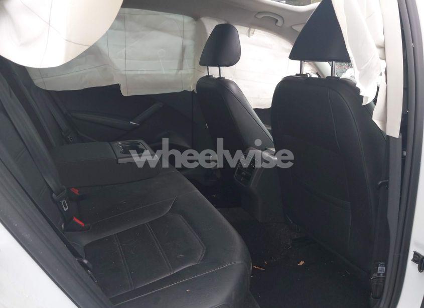 Photo 8 of 2016 Volkswagen Passat 1.8T SE (VIN 1VWBS7A31GC018050)