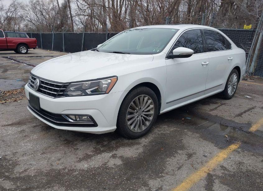 2016 Volkswagen Passat 1.8T SE (VIN 1VWBS7A31GC065949) main photo