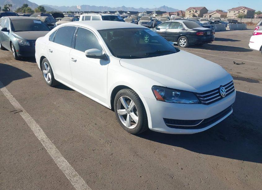 2014 Volkswagen Passat 1.8T SE (VIN 1VWBS7A32EC038207) main photo