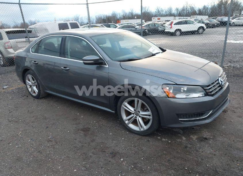 2014 Volkswagen Passat SE (VIN 1VWBS7A32EC057808) main photo