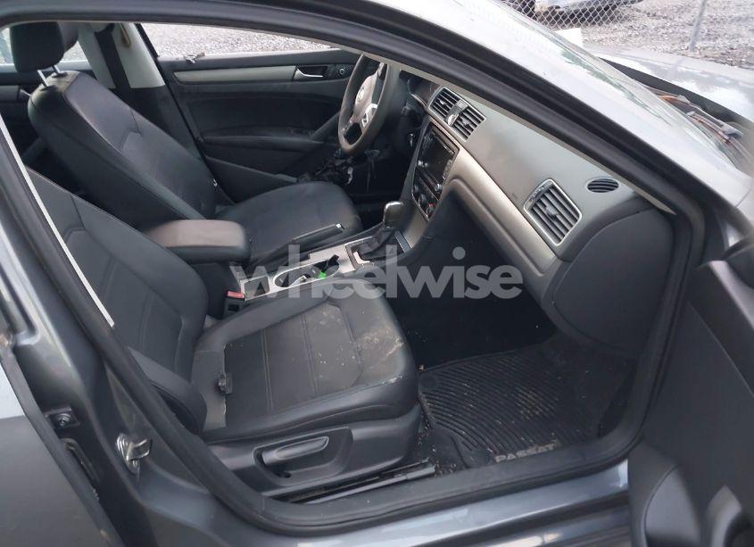 Photo 5 of 2014 Volkswagen Passat SE (VIN 1VWBS7A32EC057808)