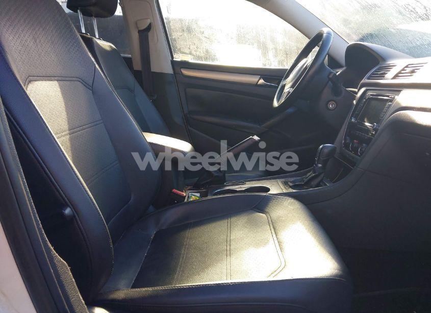 Photo 5 of 2014 Volkswagen Passat 1.8T SE (VIN 1VWBS7A33EC066257)